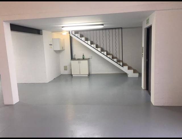 223M² WAREHOUSE RENTED IN WESTLAKE